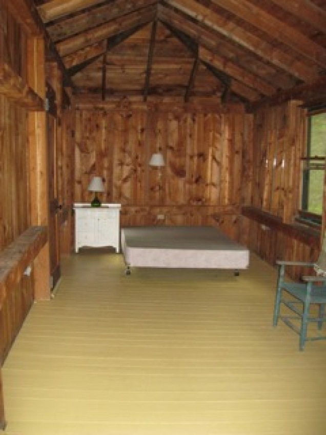 Cabin, back bedroom suite